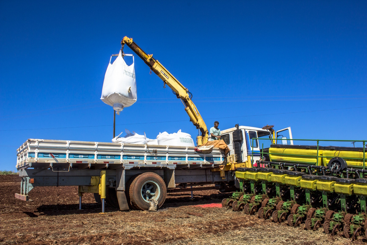 Rolandia PR, Brazil, February 28, 2013. Worker carry an agricultural machine with fertilizer to be used along with corn planting in Rolandia, northern region of Parana State.