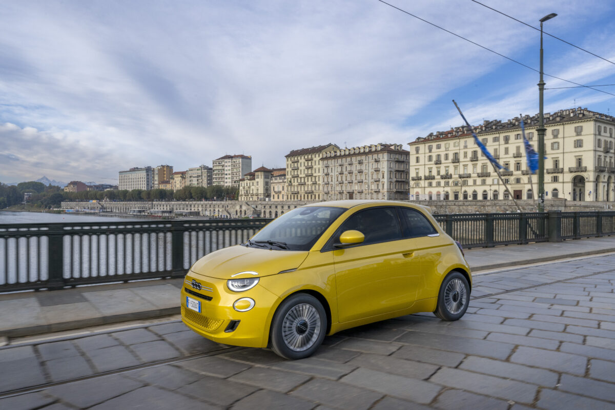 Από 19.213 ευρώ το νέο Fiat 500 Hybrid