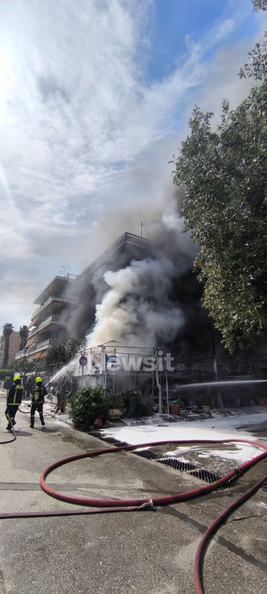 Φωτιά σε κτίριο στο Ίλιον