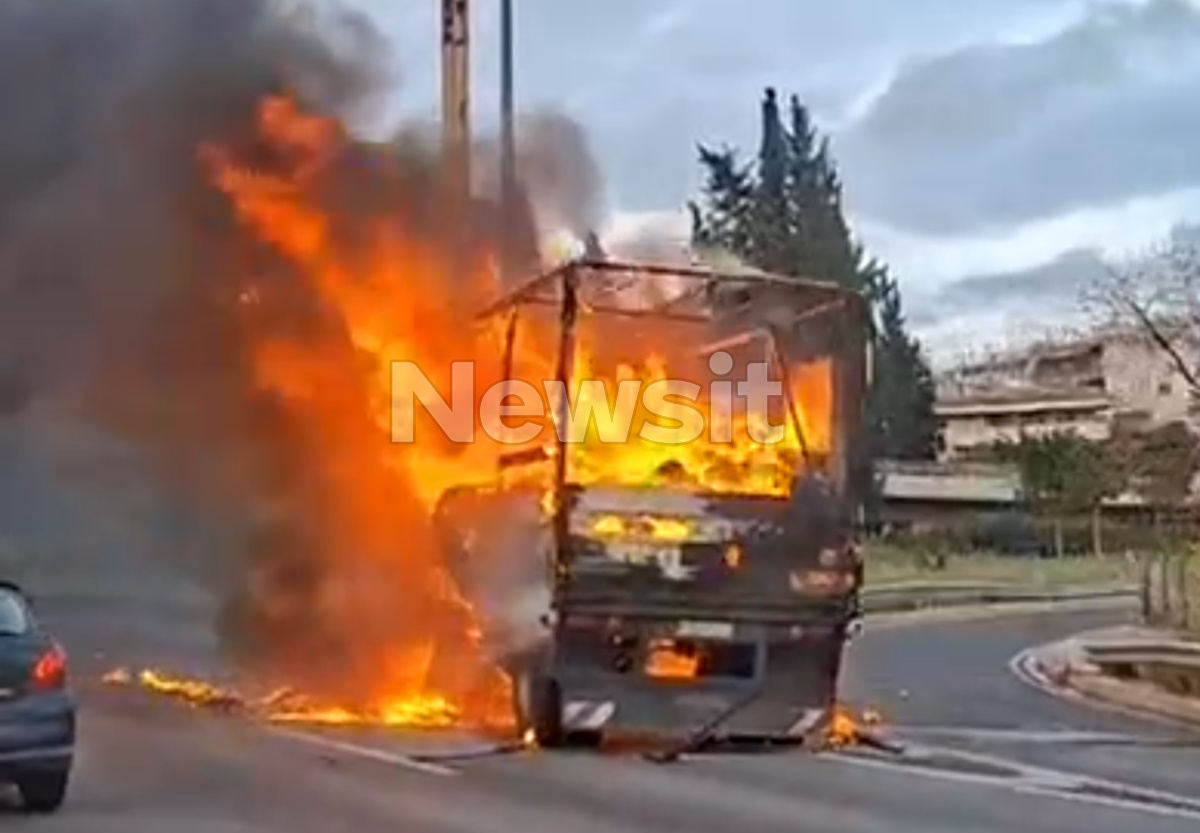 Φωτιά σε φορτηγάκι στην άνοδο του Κηφισού, στο ύψος της Νέας Χαλκηδόνας – Ουρές χιλιομέτρων