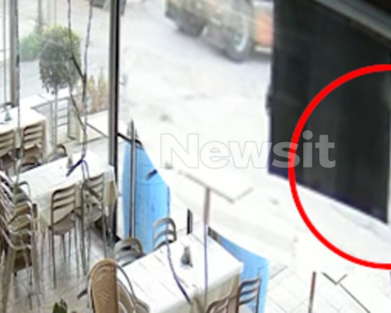 Η στιγμή της παράσυρση της 82χρονης στο Μενίδι