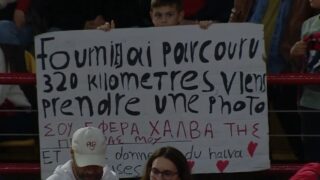 Το πλακάτ για τον Φουρνιέ στο ΣΕΦ