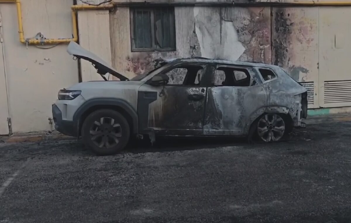 Εμπρηστική επίθεση στου Ζωγράφου: Αυτό είναι το αυτοκίνητο του πραγματογνώμονα Δημήτρη Καρώνη που κάηκε