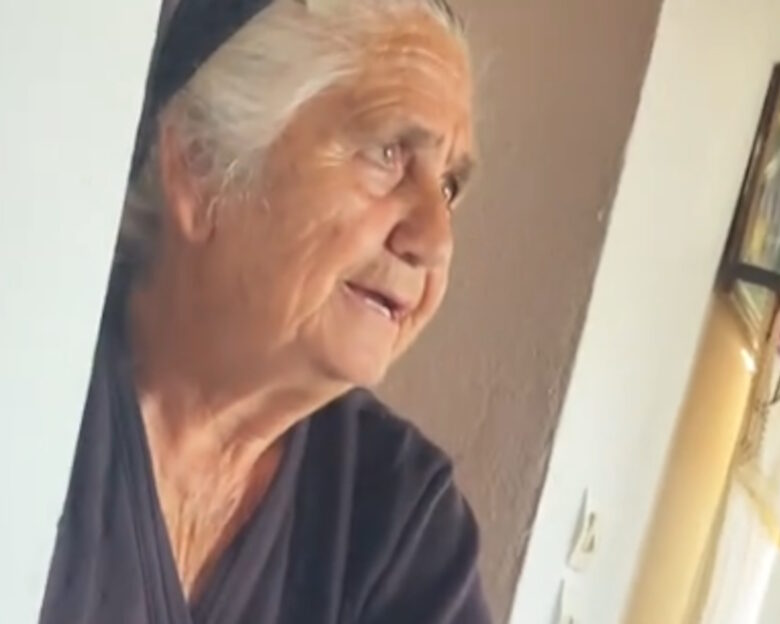 Η γιαγιά στην Κρήτη που πρωταγωνιστεί στο βίντεο