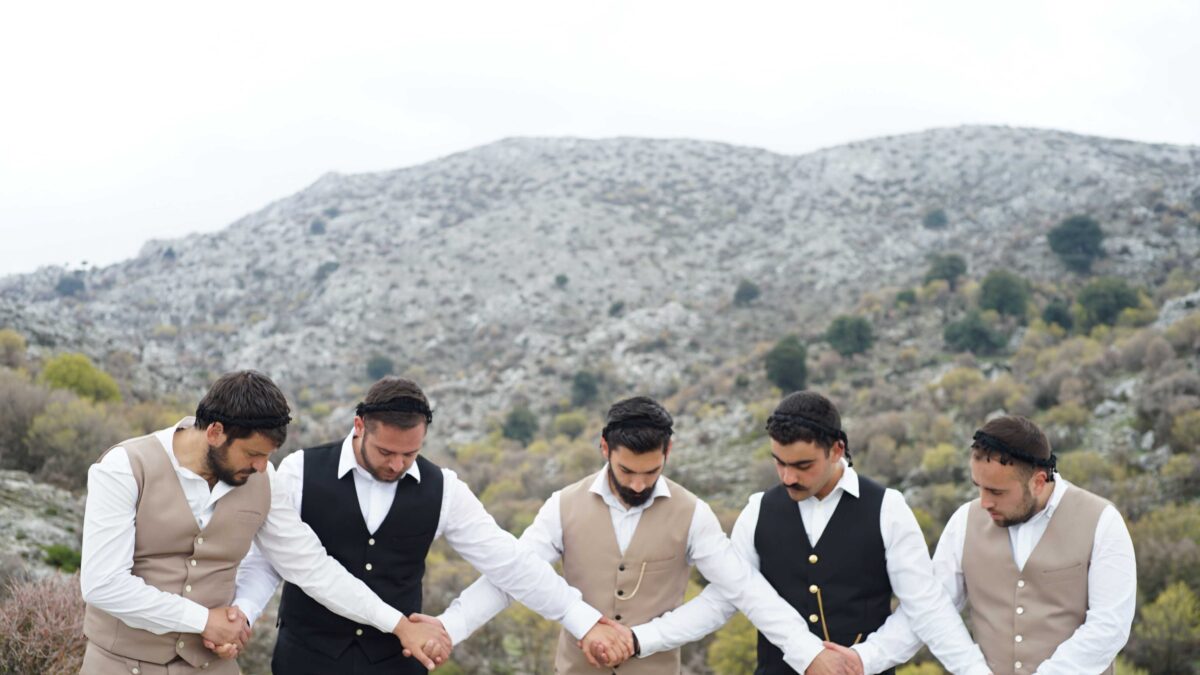 «Γιατί Είναι Μαύρα τα Βουνά»: Πρεμιέρα τη Δευτέρα του Πάσχα για τη νέα σειρά ντοκιμαντέρ σε συμπαραγωγή COSMOTE TV