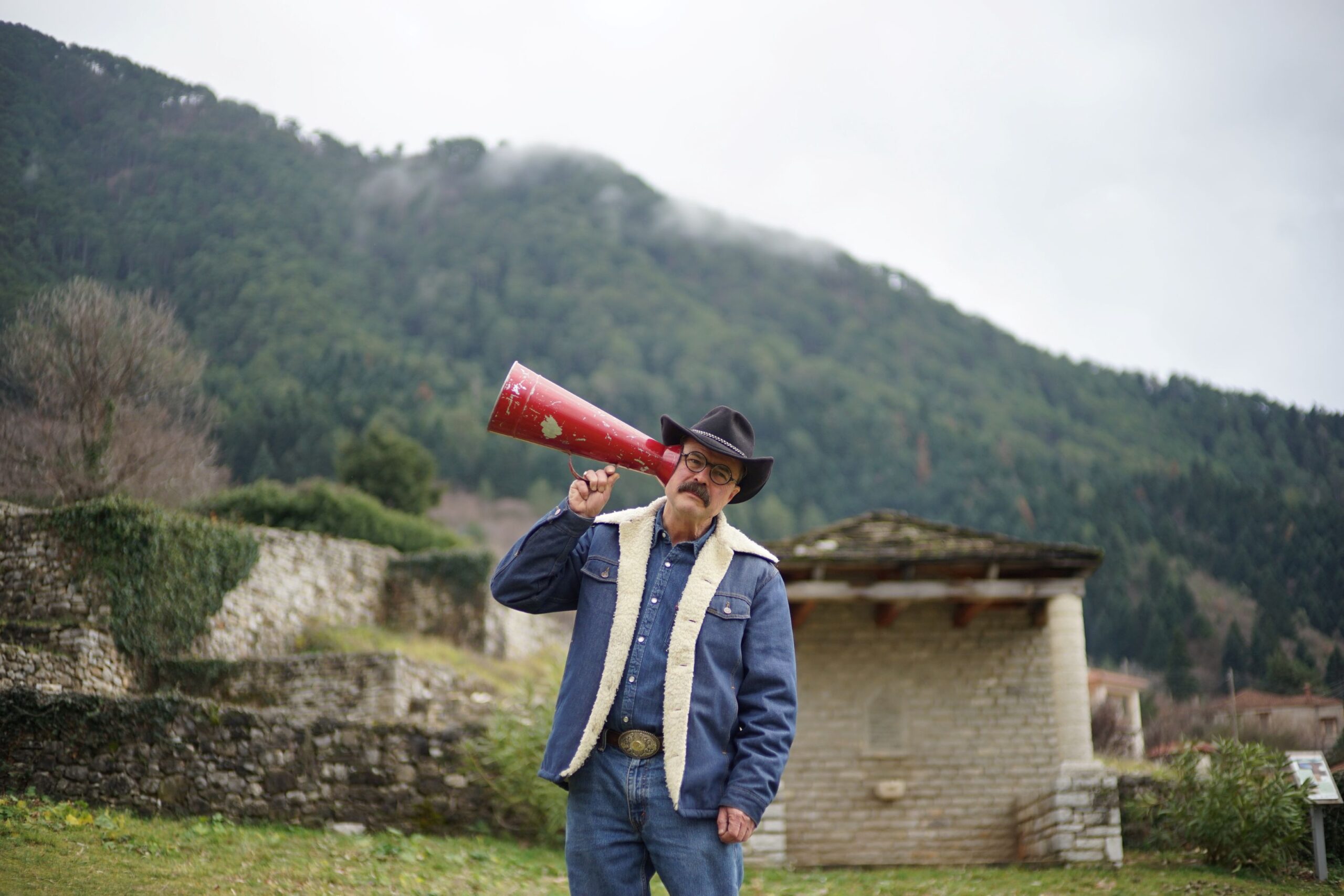 giati einai mavra ta vouna