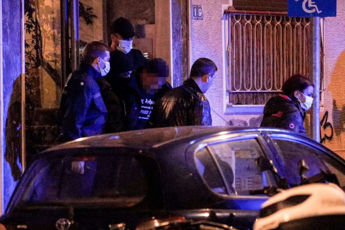 Αμπελόκηποι: Αναβιώνει η φριχτή γυναικοκτονία με τον 39χρονο που σκότωσε τη σύζυγό του, την έκλεισε στο πατάρι και έπαιζε «θέατρο»