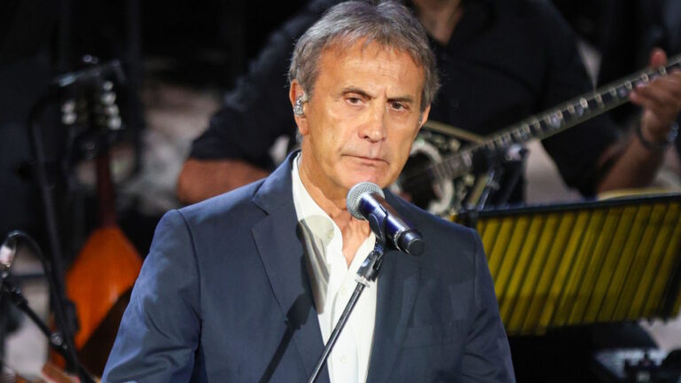 Γιώργος Νταλάρας