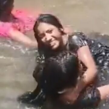 Ινδία: Τρεις έφηβες πνίγηκαν για μία selfie σε καταρράκτη