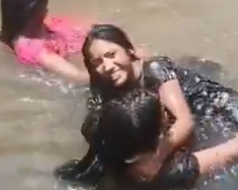 Ινδία: Τρεις έφηβες πνίγηκαν για μία selfie σε καταρράκτη