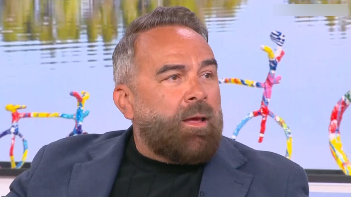 Ο Γρηγόρης Γκουντάρας κατά τη διάρκεια της συνέντευξης