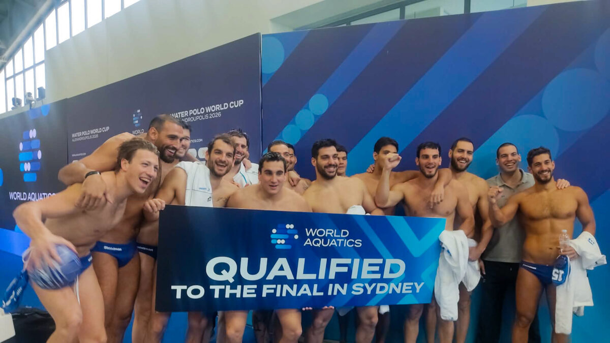 Οι παίκτες της Εθνικής πόλο ανδρών πανηγυρίζουν για την πρόκριση στην επόμενη φάση