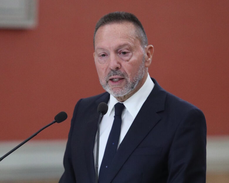 Τελετή επίδοσης τιμητικού τόμου στον Διοικητή της Τράπεζας της Ελλάδας και Ομότιμο Καθηγητή του Τμήματος Οικονομικών Επιστημών της Σχολής Οικονομικών και Πολιτικών Επιστημών του Πανεπιστημίου Αθηνών Ιωάννη Στουρνάρα, με τίτλο "Μελέτες προς τιμήν του καθηγητή Γιάννη Στουρνάρα", παρουσία του προέδρου της Δημοκρατίας Κώστα Τασούλα, στο Πανεπιστήμιο Αθηνών, Τρίτη 21 Οκτωβρίου 2025. (ΣΩΤΗΡΗΣ ΔΗΜΗΤΡΟΠΟΥΛΟΣ/EUROKINISSI)