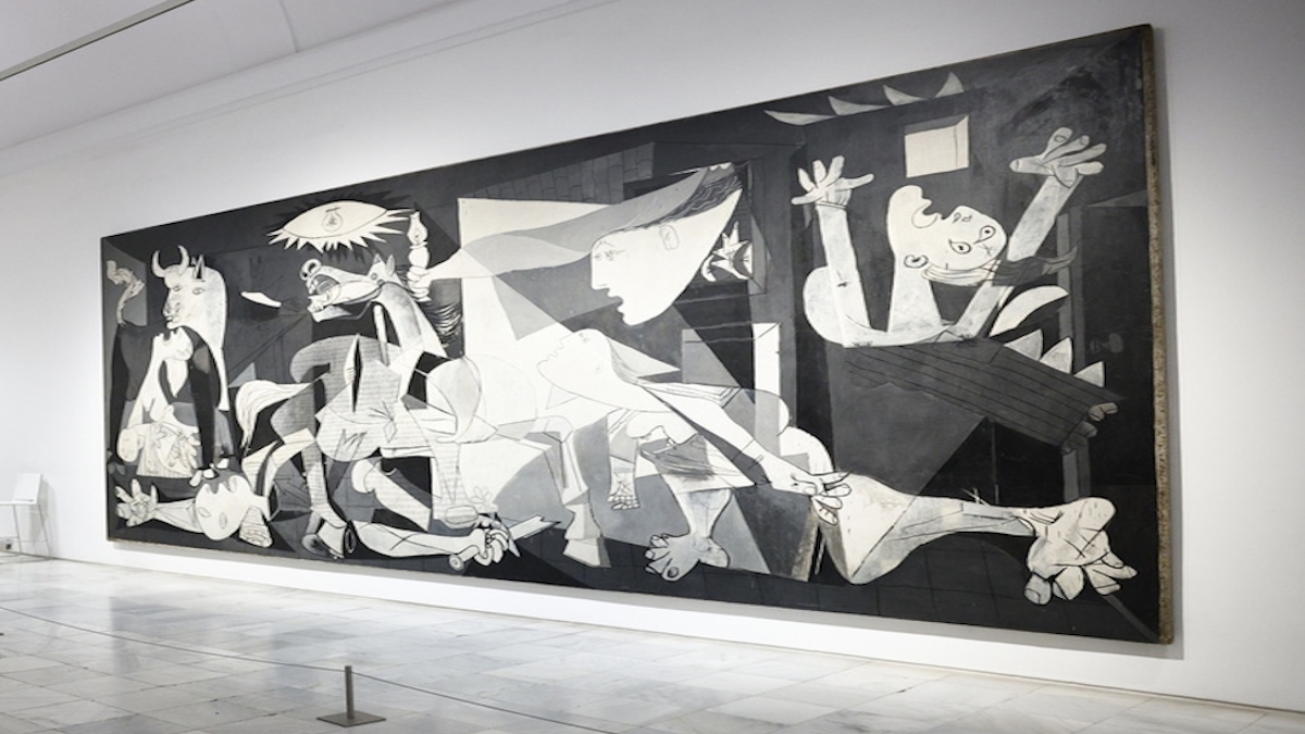 πίνακα του Πάμπλο Πικάσο «Γκερνίκα» στο Μουσείο Ρεϊνά Σοφία κατά τη διάρκεια της επίσημης επίσκεψής τους στη Μαδρίτη της Ισπανίας, στις 26 Νοεμβρίου 2025. Ο Πρόεδρος Στάινμαϊερ πραγματοποιεί επίσημη επίσκεψη στην Ισπανία από τις 26 έως τις 28 Νοεμβρίου. EPA/RODRIGO JIMENEZ