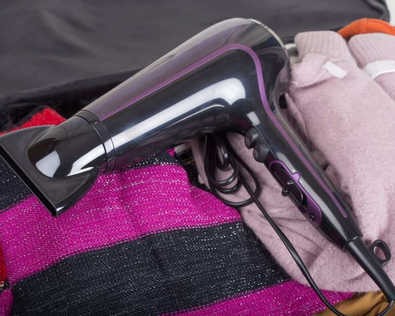 Πιστολάκι για τα μαλλιά / iStock