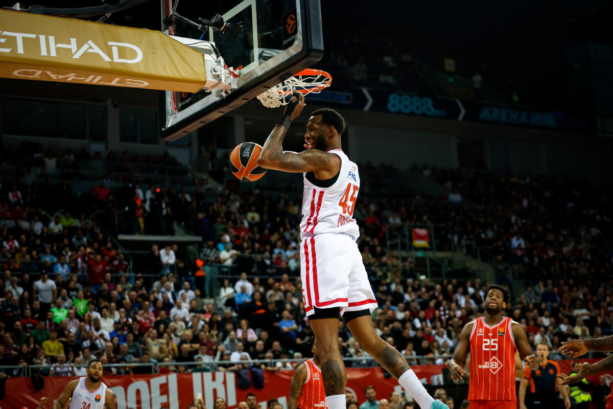 Το κάρφωμα του Χολ