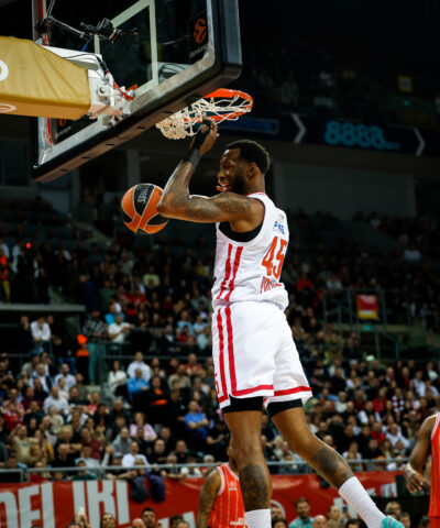 Το κάρφωμα του Χολ