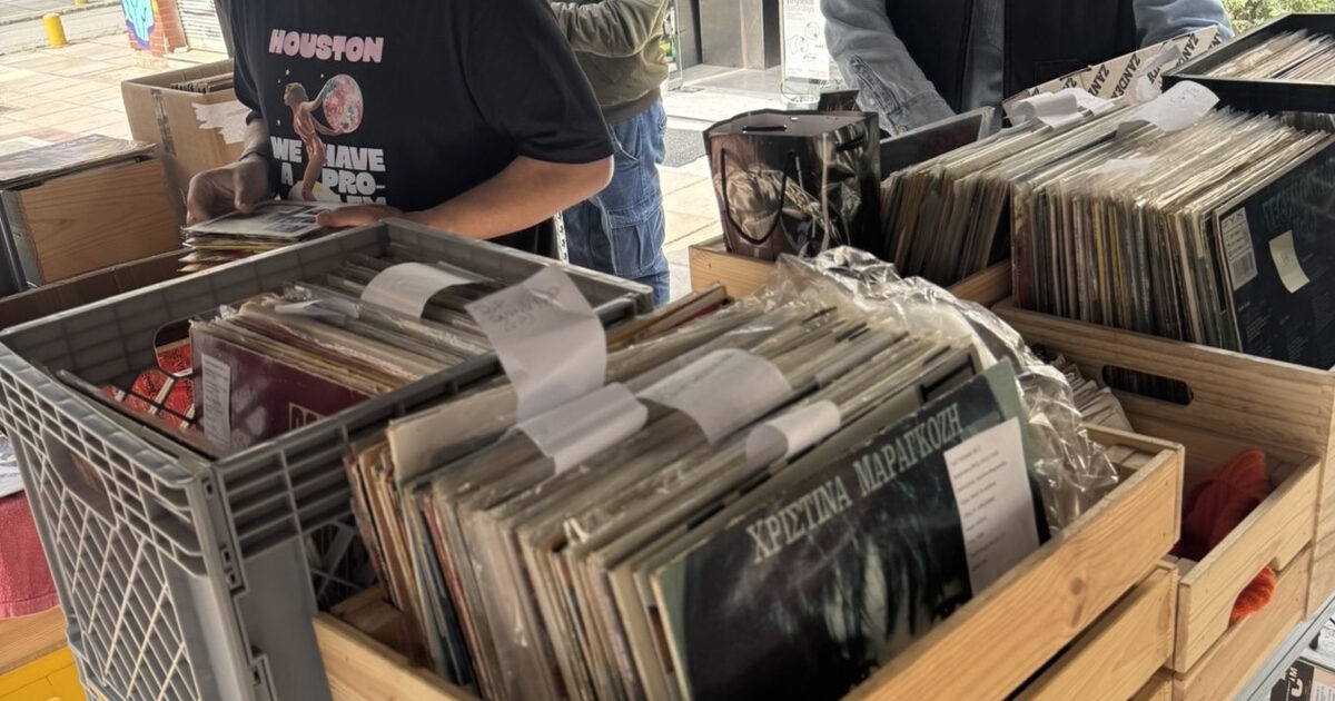 Θεσσαλονίκη: Βρήκαν βινύλια «θησαυρούς» και χόρεψαν υπό τους ήχους των djs – Κέφι και νοσταλγία