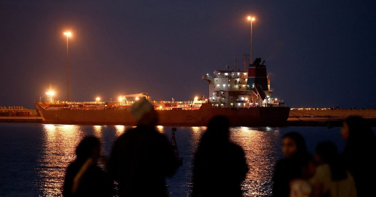 Θρίλερ στα Στενά του Ορμούζ: Το Ιράν ανακοίνωσε διόδια, ενώ ο Τραμπ μιλάει για συμφωνία και μεταφορά ουρανίου στις ΗΠΑ