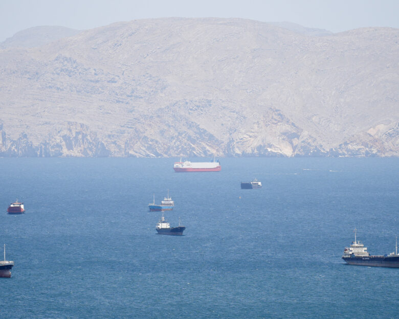 Πλοία στα Στενά του Ορμούζ
