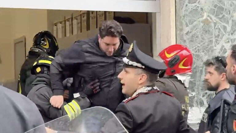 όμηρος τραπεζα