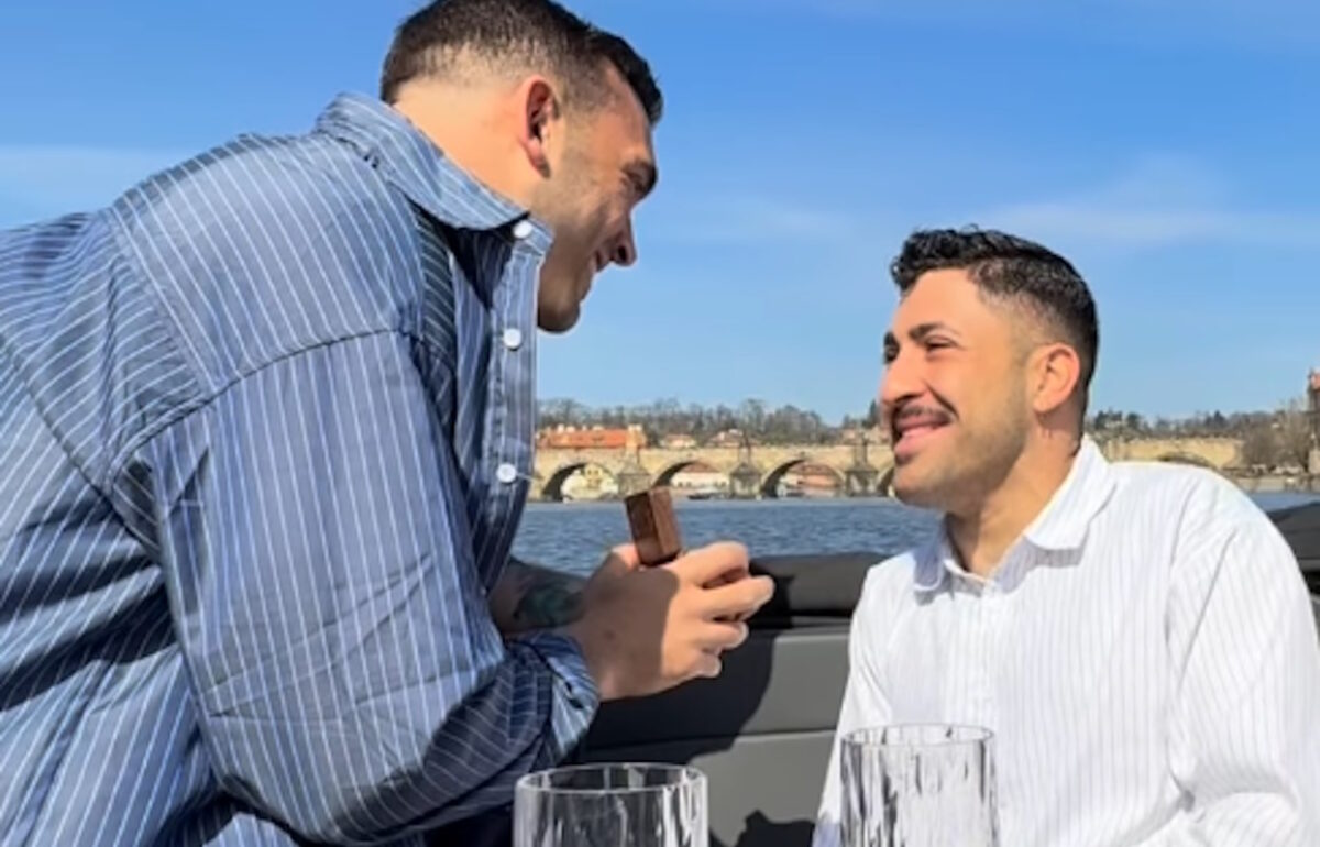 Ο Ιάσονας Μανδηλάς έκανε πρόταση γάμου στον σύντροφό του, Ηρόδοτο Ιωάννου