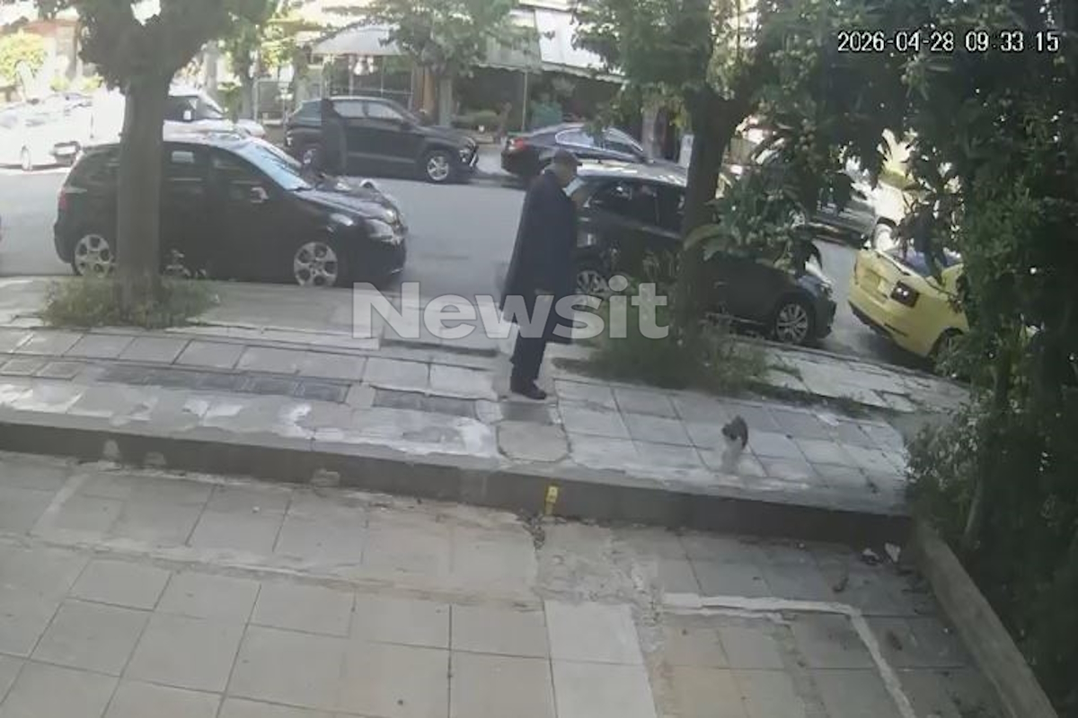 Νέα βίντεο ντοκουμέντα από τις κινήσεις του 89χρονου - Η στιγμή που μπαίνει στο ταξί για να πάει στον ΕΦΚΑ