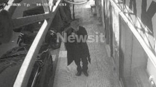 Προφυλακίστηκε ο 89χρονος για τις επιθέσεις σε ΕΦΚΑ και Πρωτοδικείο – Δήλωσε ότι θέλει να αποζημιώσει με 2.000 ευρώ τον κάθε τραυματία