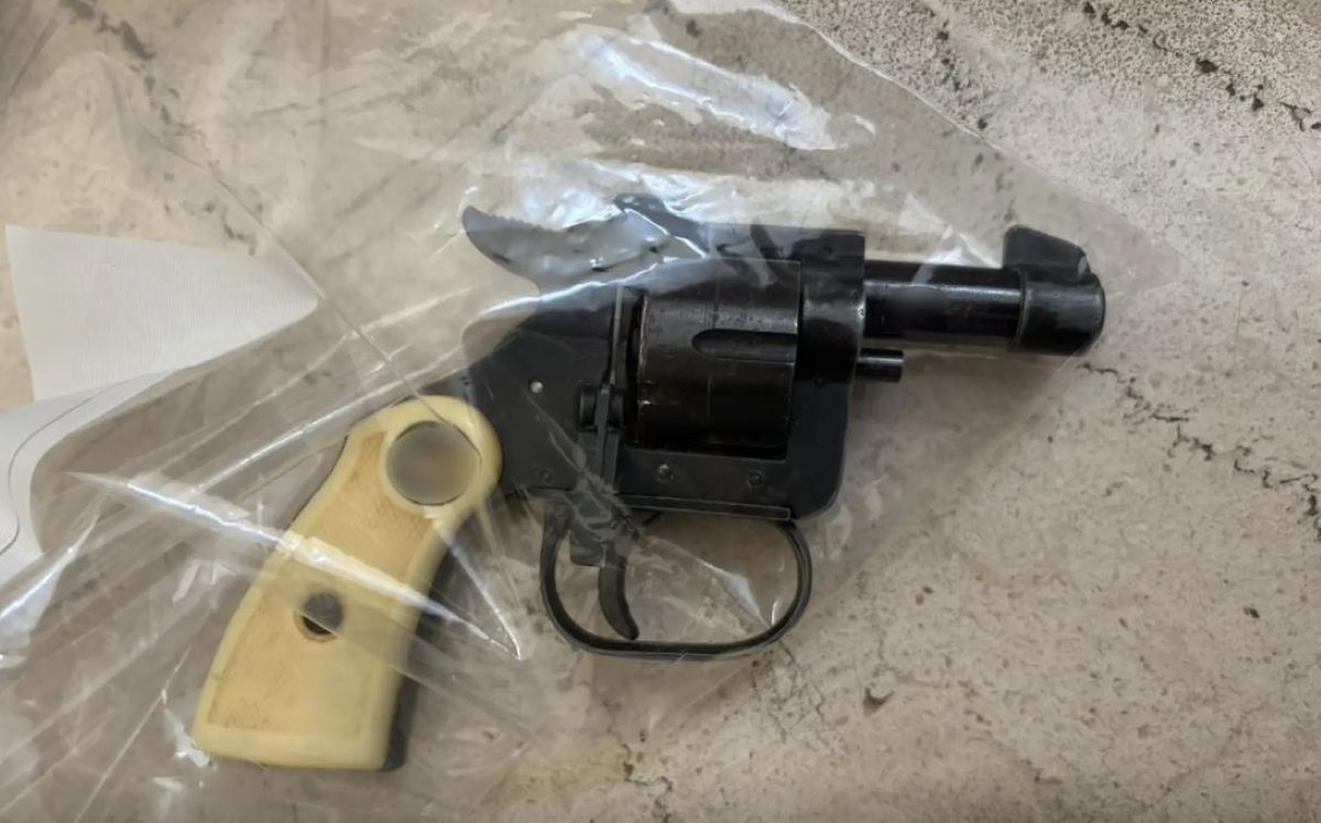 Κολωνός: Αυτό είναι το όπλο με το οποίο απείλησε ο 73χρονος ταμία σε σούπερ μάρκετ - Βίντεο ντοκουμέντο