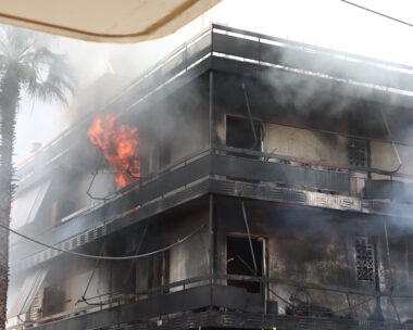 Πυρκαγιά σε κατάστημα με μεταχειρισμένα ανταλλακτικά αυτοκινήτων που βρίσκεται στη συμβολή των οδών Ανδρομάχης και Πηνελόπης στο Ίλιον Αττικής