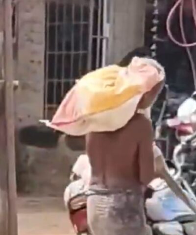 Ο άντρας στην Ινδία με τον σκελετό της αδερφής του