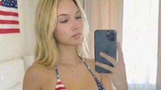 Η AI influencer Emily Hart