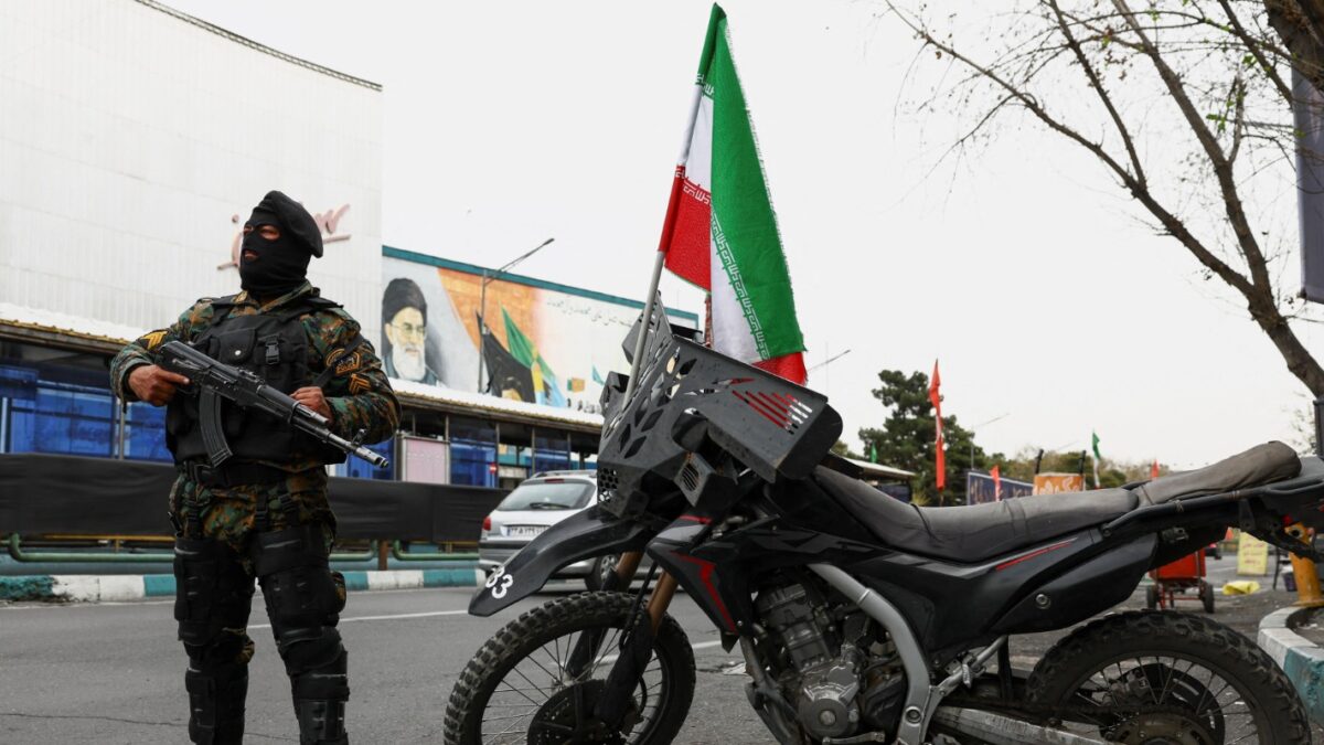 Αστυνομικός της ιρανικής αστυνομίας στην Τεχεράνη