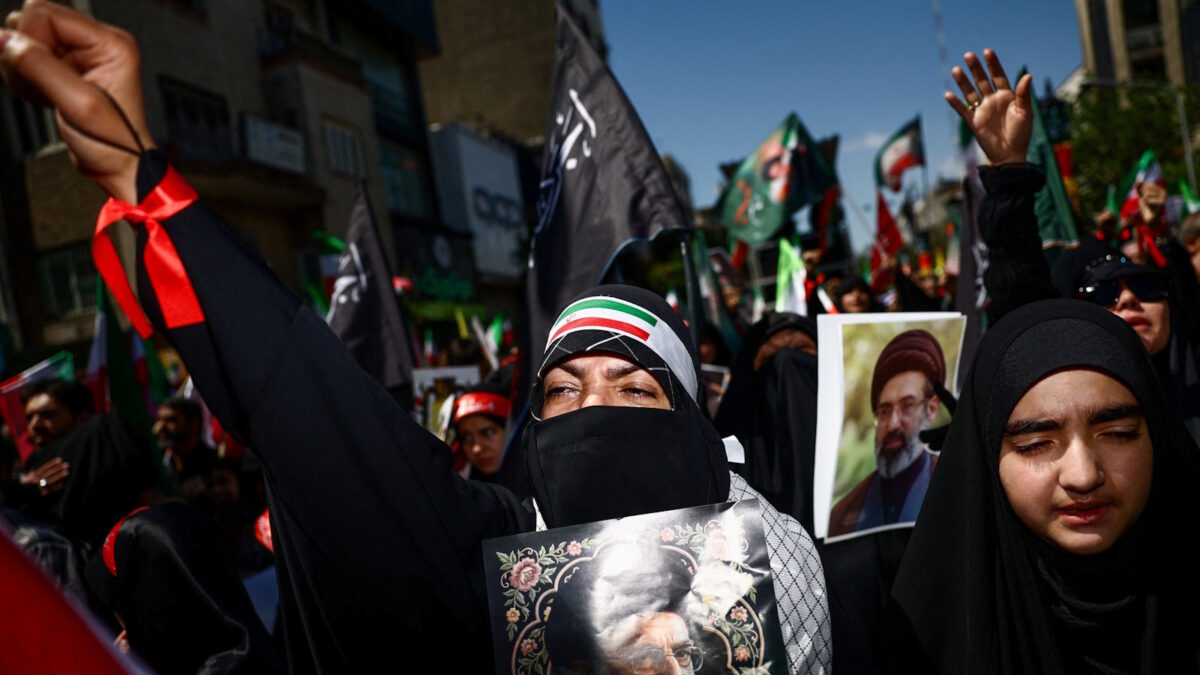 Γυναίκες στο Ιράν διαδηλώνουν