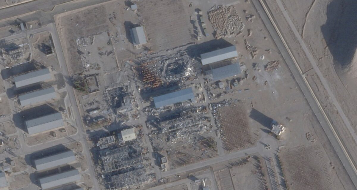 Δορυφορική εικόνα πάνω σε ερείπια του Κέντρου Πυρηνικής Τεχνολογίας Ισφαχάν του Ιράν