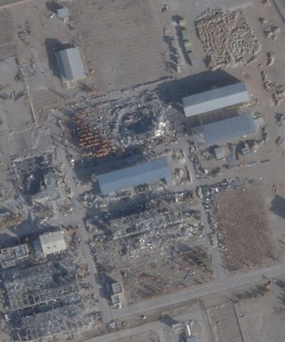Δορυφορική εικόνα πάνω σε ερείπια του Κέντρου Πυρηνικής Τεχνολογίας Ισφαχάν του Ιράν