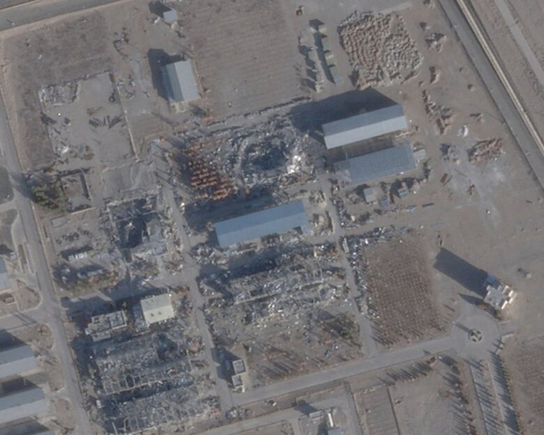 Δορυφορική εικόνα πάνω σε ερείπια του Κέντρου Πυρηνικής Τεχνολογίας Ισφαχάν του Ιράν