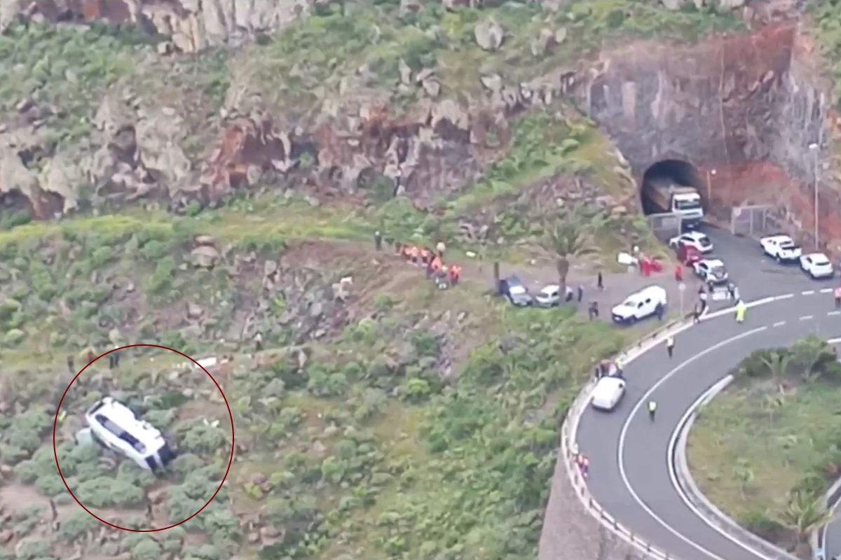 Ισπανία: Τουριστικό λεωφορείο ανατράπηκε και έπεσε σε χαράδρα στα Κανάρια Νησιά – Ένας νεκρός και 3 σοβαρά τραυματίες