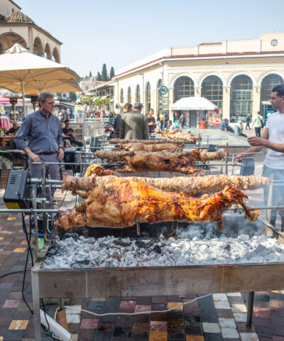 Πάσχα στην Αθήνα: Το έθιμο της σούβλας επιστρέφει