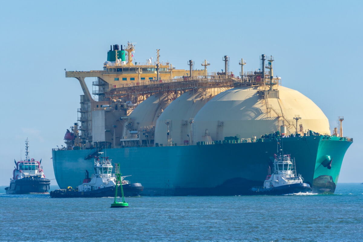 Δεξαμενόπλοια LNG εγκλωβισμένα στα Στενά του Ορμούζ, έκαναν αναστροφή μετά το νέο κλείσιμο