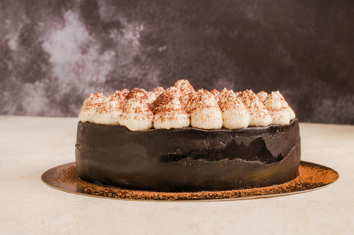 Συνταγή για κέικ brownie με επικάλυψη τιραμισού