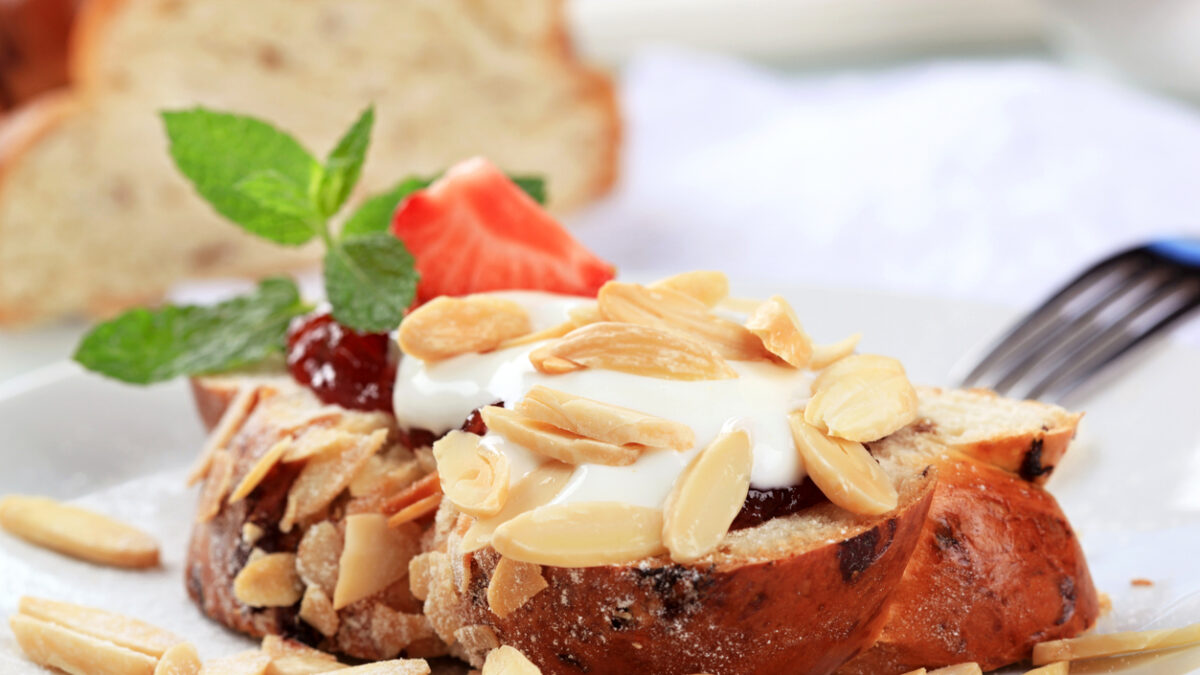 Πρωϊνό με τσουρέκι