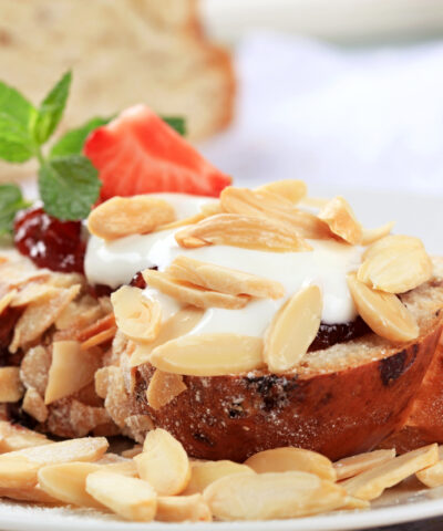 Πρωϊνό με τσουρέκι