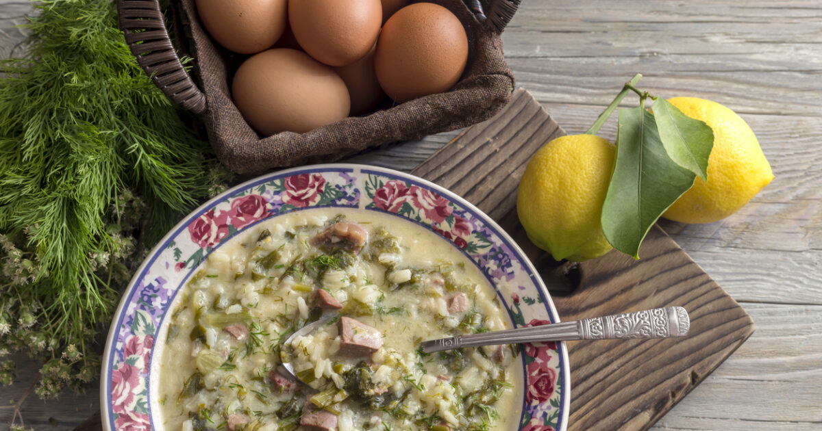 Συνταγή για ζουμερό πιλάφι με τη μαγειρίτσα που περίσσεψε