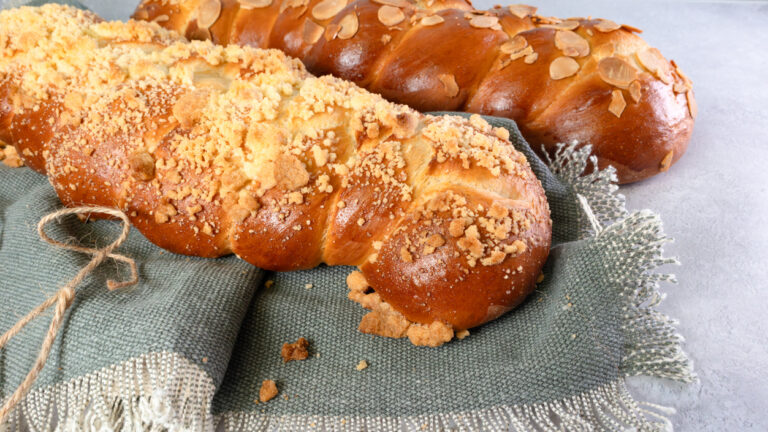 Vegan τσουρέκια