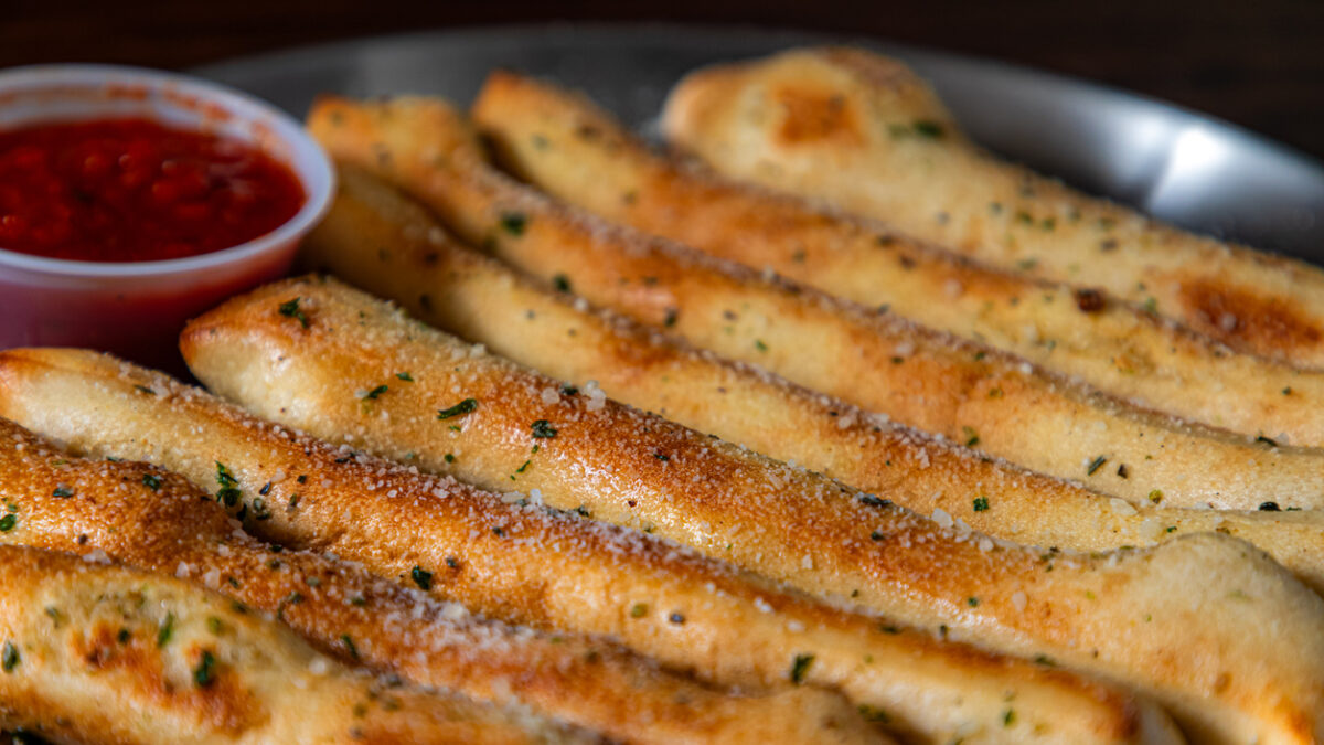 Μακρόστενα σκορδοψωμάκια