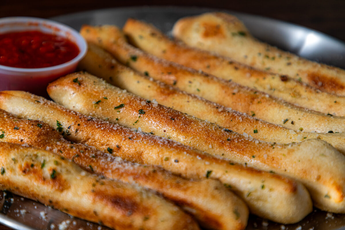 Μακρόστενα σκορδοψωμάκια