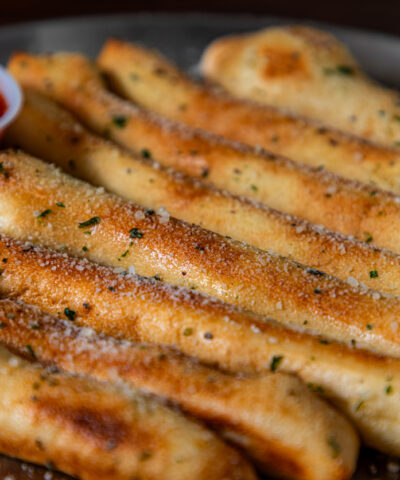 Μακρόστενα σκορδοψωμάκια