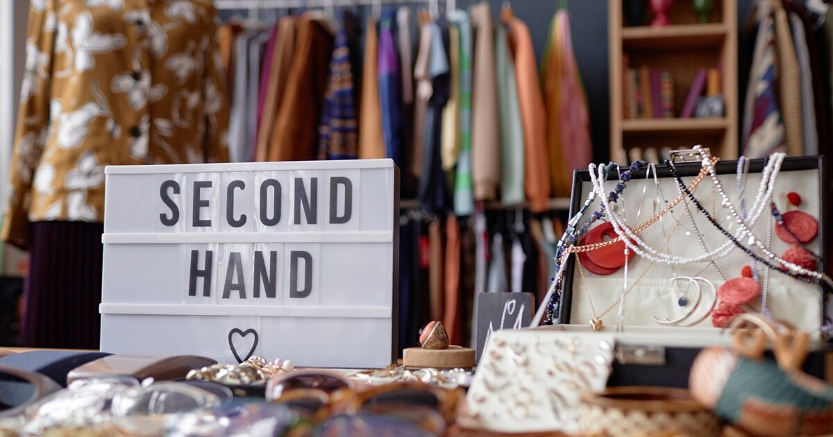 Ρούχα second hand: Η άνοδος της «δεύτερης ζωής» στη μόδα