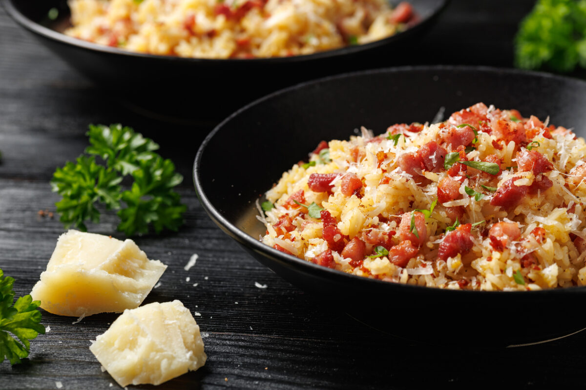 Συνταγή για ρύζι με σάλτσα καρμπονάρα